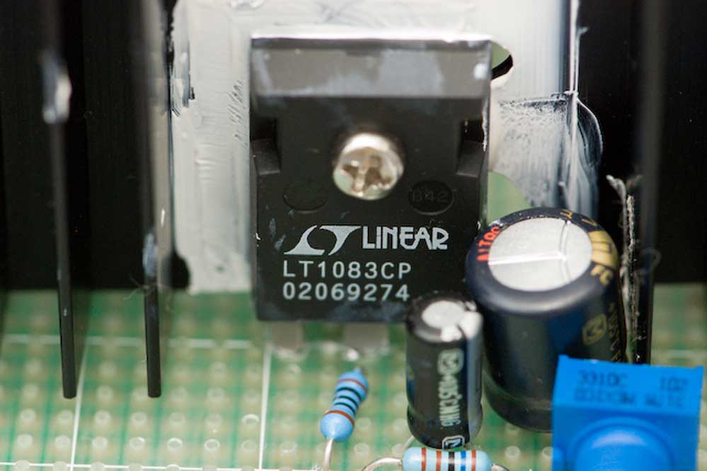LT1083CP стабилизатор напряжения в усилителе звука
