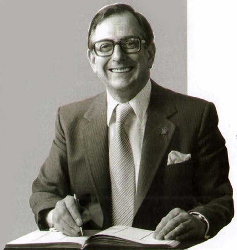 KEF-Gründer Raymond Cooke wurde 1979 von der Queen mit dem Order of the British Empire ausgezeichnet
