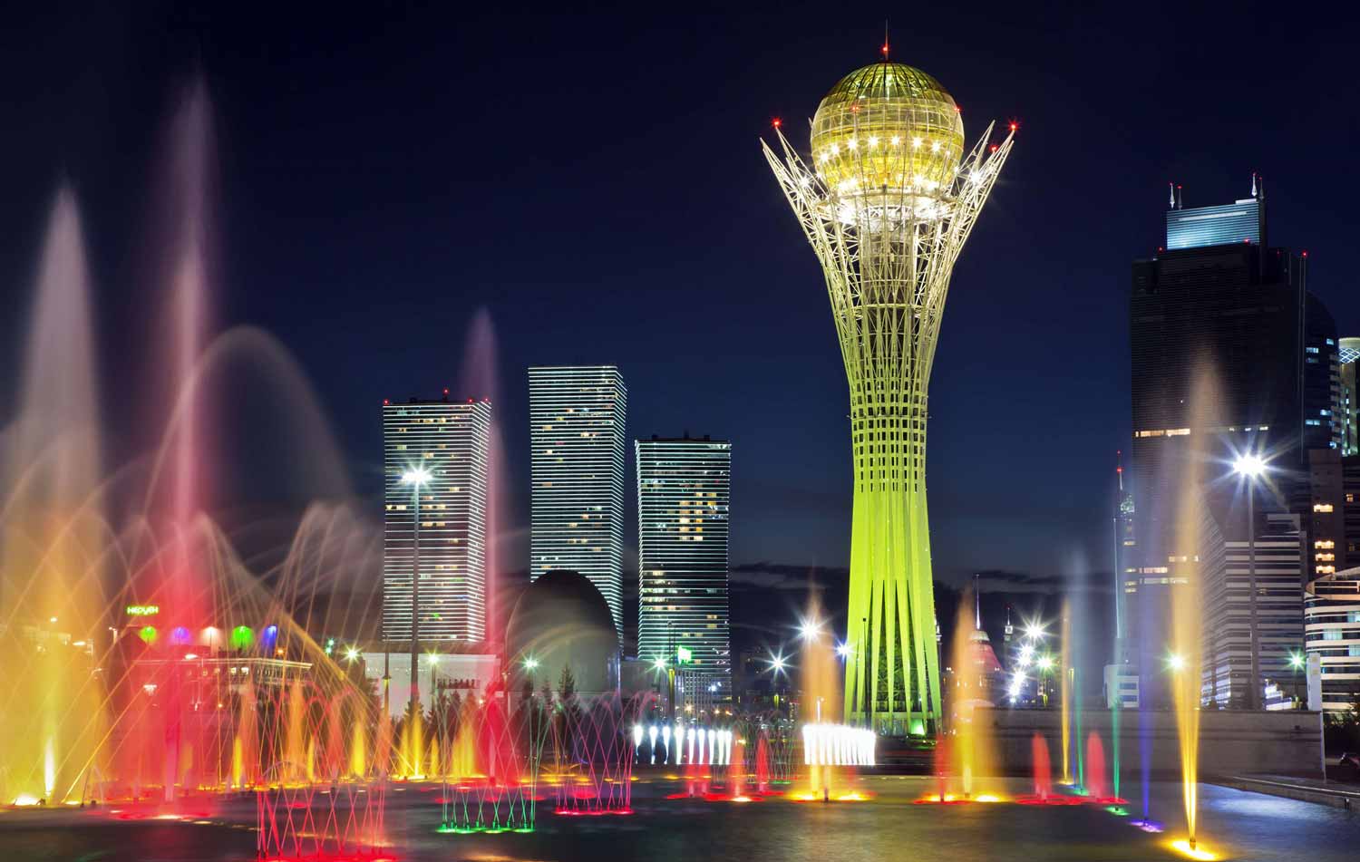 Монумент Байтерек в столице Казахстана Астане