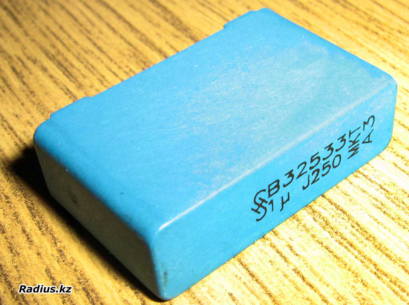 Пленочный конденсатор SIEMENS B32533 1µ J250 MKT A3