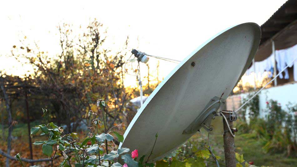 Спутниковая антенна на даче