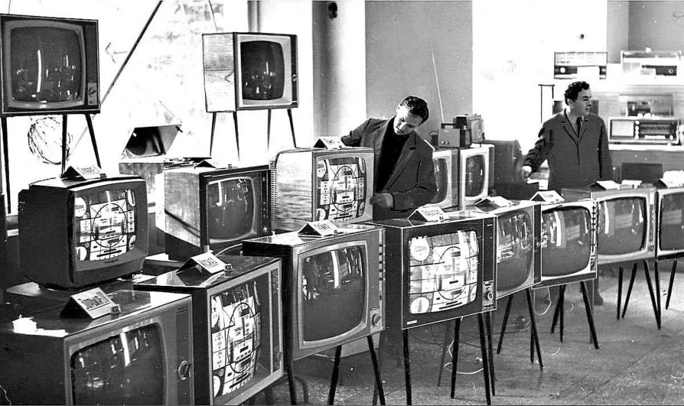 Телевизоры в советском магазине, середина 1970-х годов