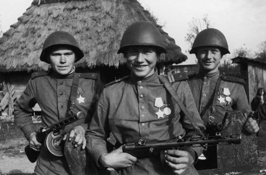 Советские воины 1945 год