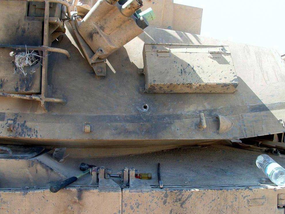 Ирак, танк Абрамс, пробоины в башне