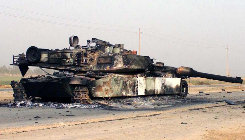 Полностью выгоревший танк Абрамс